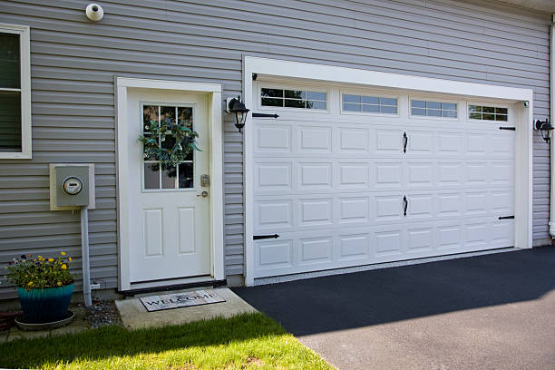 24/7 Emergency Garage Door Panel Replacement experts in Germantown, WI